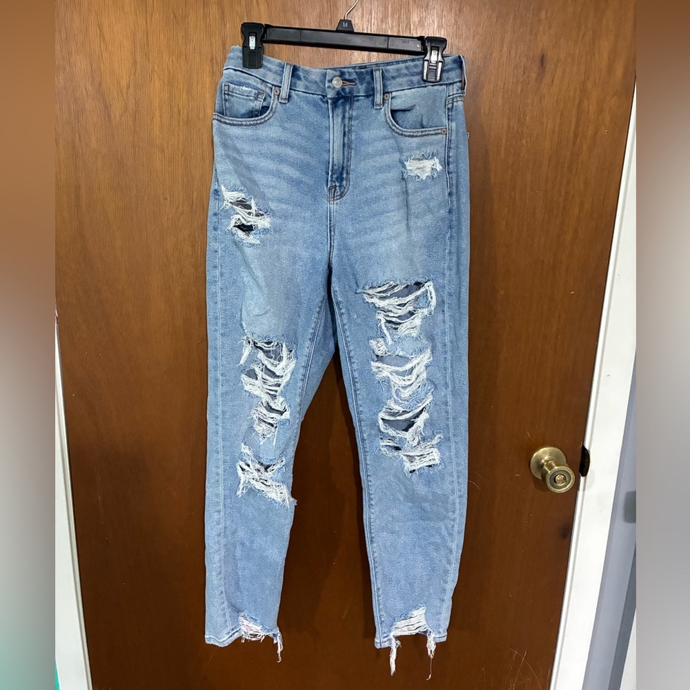 American Eagle Outfitters Light Blue Distressed Boyfriend Jeans